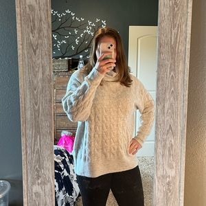 Light Grey/White Sweater